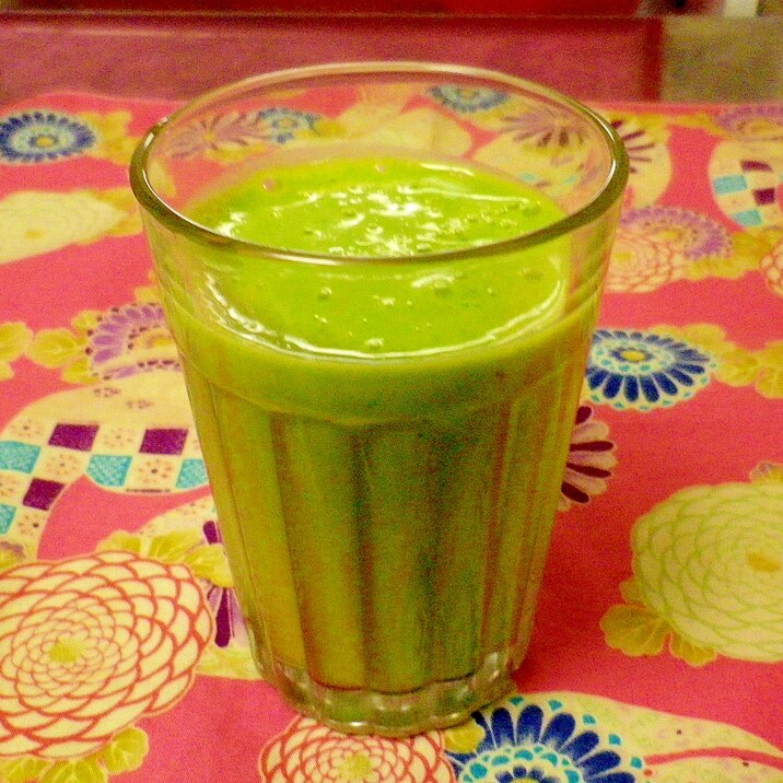 お肌にいい 豆乳スムージー バナナと小松菜 レシピ 作り方 By Kirin0218 楽天レシピ